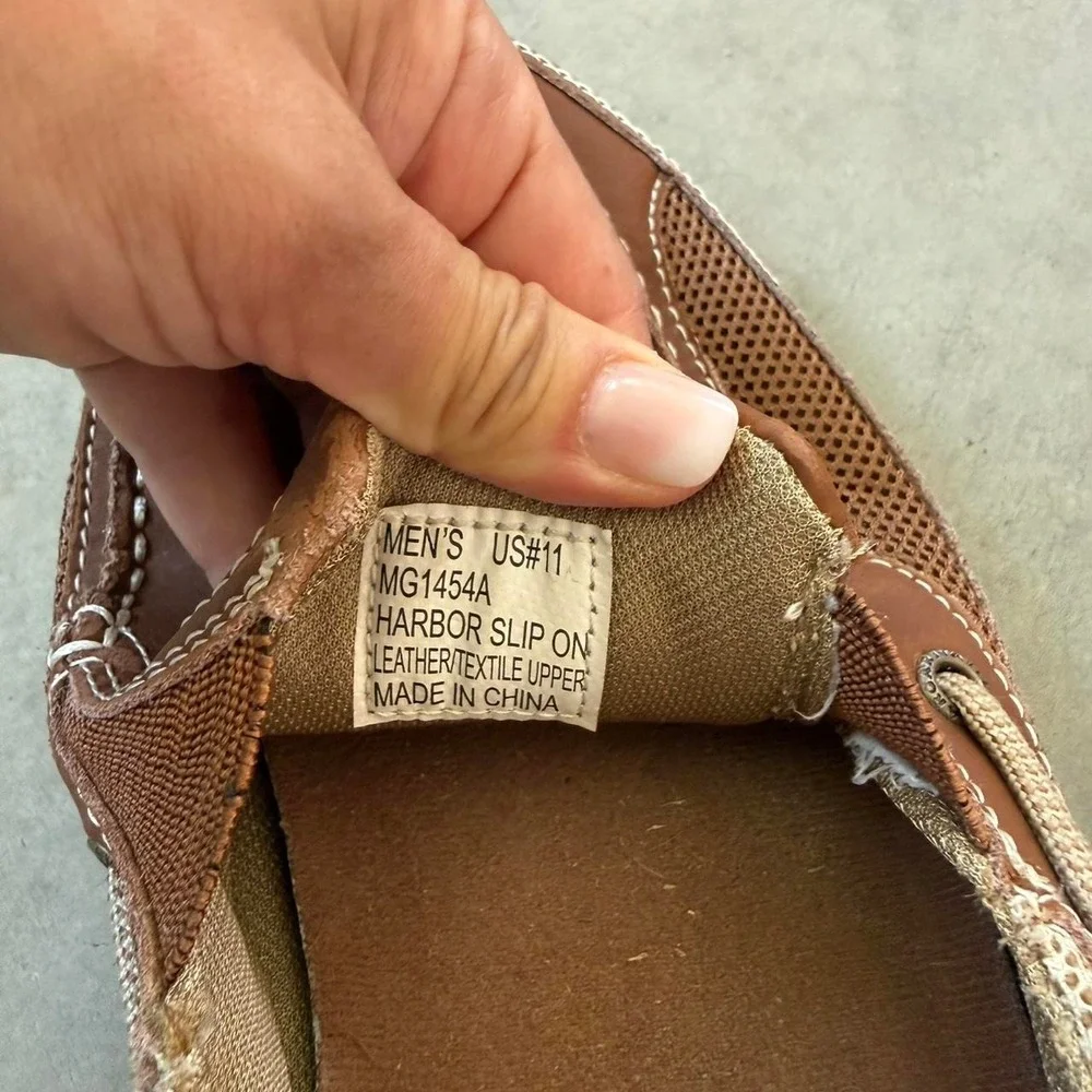 VINATGE 2000s Brown leather slip-on boat shoes with white stitching. Size: US 11
